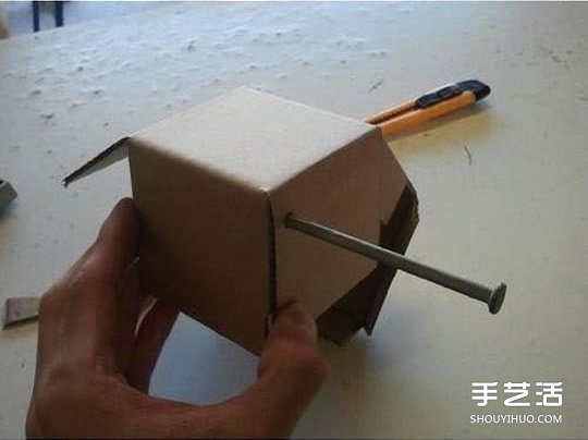 硬紙板手工制作兒童存錢罐的方法步驟圖解 - m.timenetsule.com